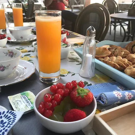 't En 't Ander Oda ve Kahvaltı Tielt
